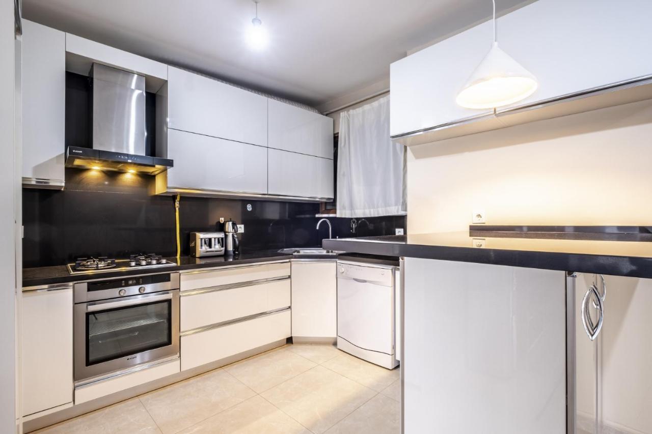 Flat With Sea View Near Uskudar Ferry Station Appartement Istanboel Buitenkant foto